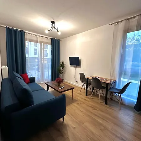 A106 By Real アパート ワルシャワ